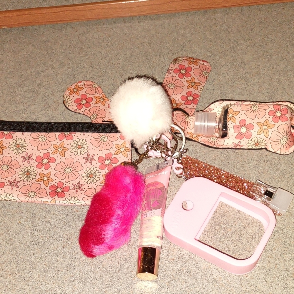 Floral Pink Phone Accessory Set - Picture 4 of 4